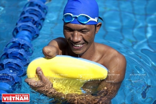 US holds swimming master class for Vietnamese coaches and disabled athletes